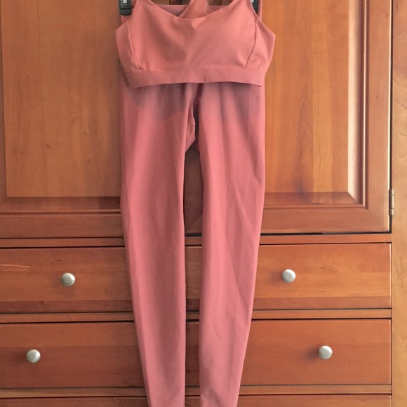 Old Navy Active - Powersoft leggings and sports bra. - Picture 3 of 7